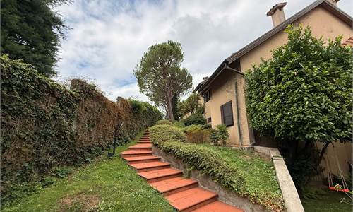 Villa a schiera di testa 